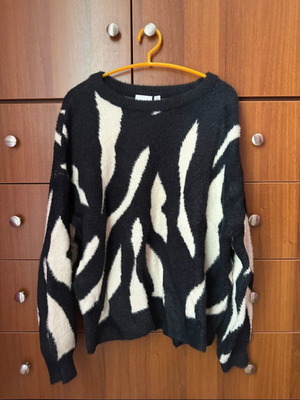 Pullover sweater, black and white, XL