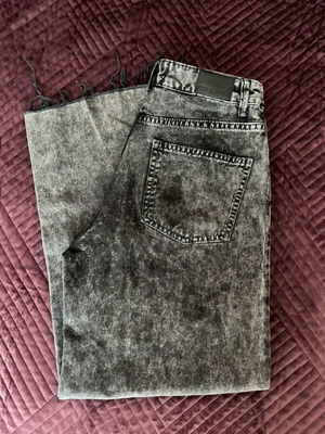Bershka gray jean like new, size 34
