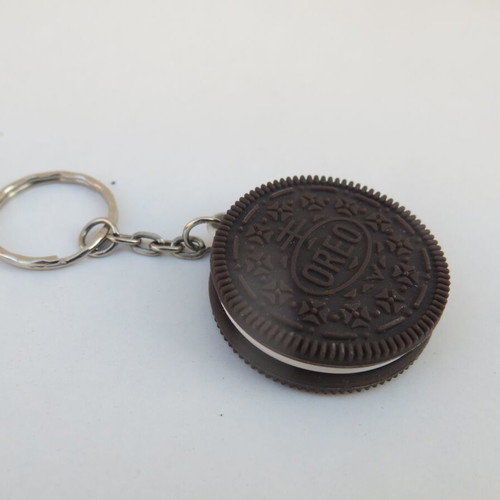 Oreo Cookie keychain like new, white and brown