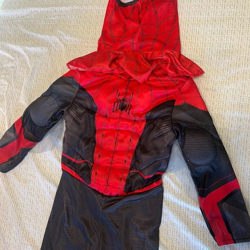 Spider-Man No Way Home V3 Deluxe Costume Medium like new, 5-6 years