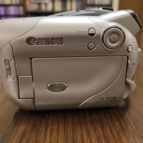 Canon DC100 dvd camcorder used with Sentio carrying bag