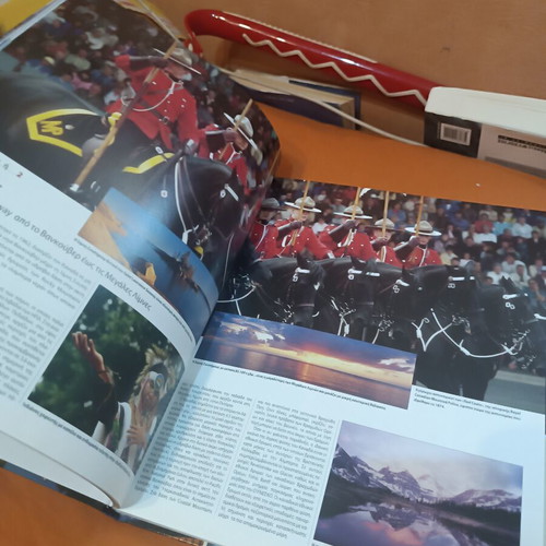 Globus Travel Encyclopedia USA & Canada volume 1 like new