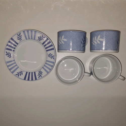Tea set 4 pcs like new with cups and saucers