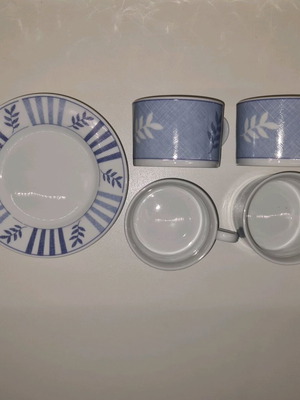 Tea set 4 pcs like new with cups and saucers