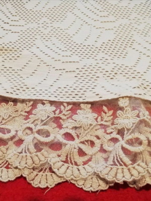 Sleeveless beige blouse dress like new, knitted fabric with lace trim