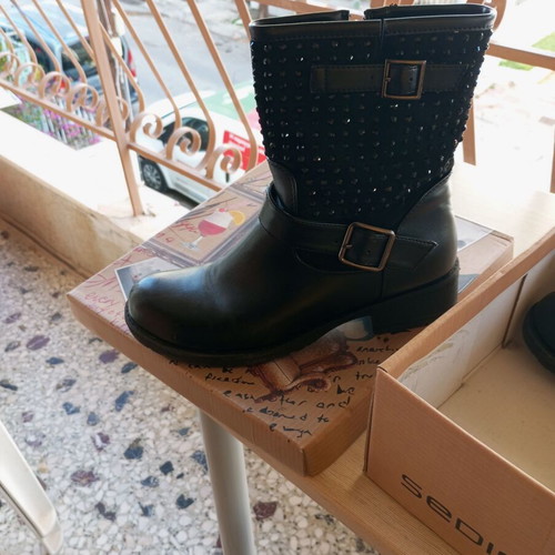Sedici black boots like new, size 39 with rhinestones