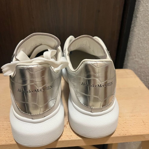 Alexander McQueen Oversized Sneakers like new, size 38, white with metallic detail