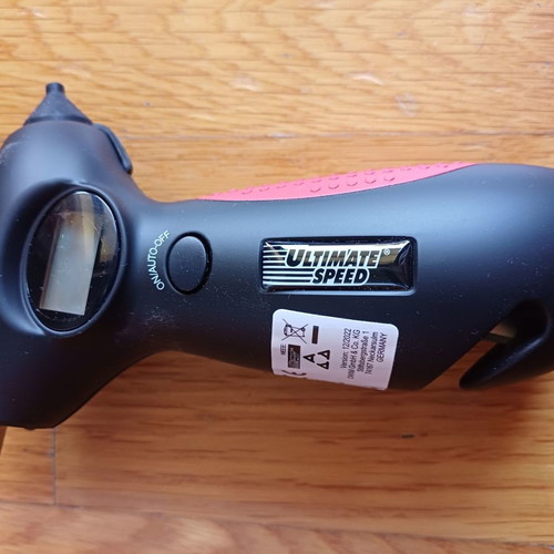Electronic 5 in 1 tyre pressure gauge like new