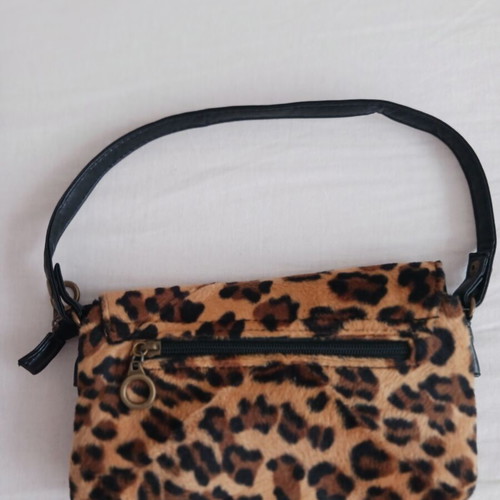 Small leopard print handbag like new, brown