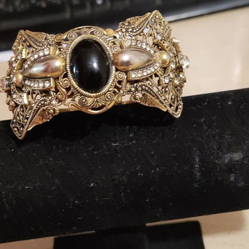 Bracelet unique like new, gold-colored