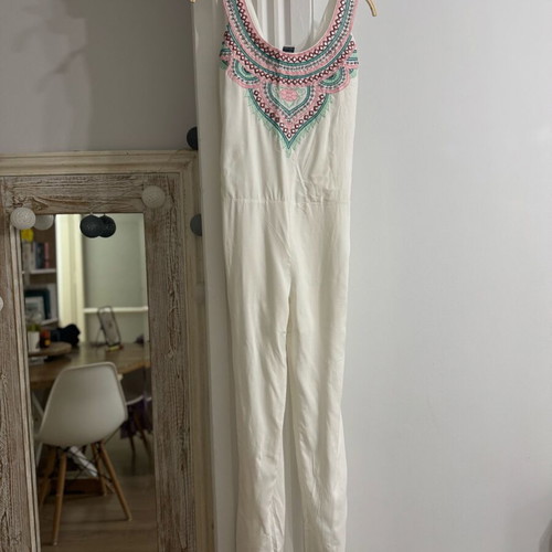 Sleeveless white jumpsuit with embroidered details new, one size