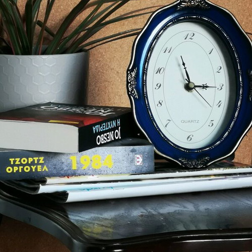 Vintage style new tabletop clock