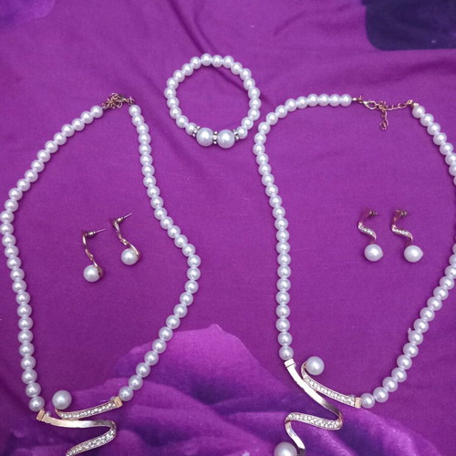 Jewelry set new, necklace and earrings