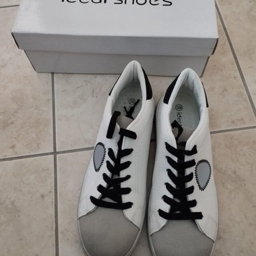 Γυναικεία αθλητικά παπούτσια Ideal Shoes No 39 σαν καινούργια, λευκά και γκρι
