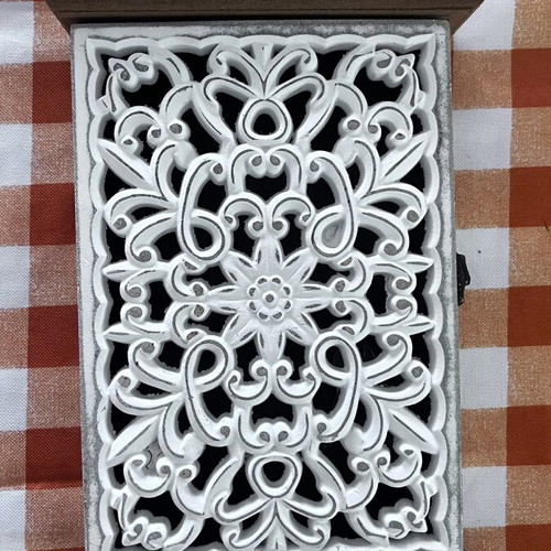 Retro key holder