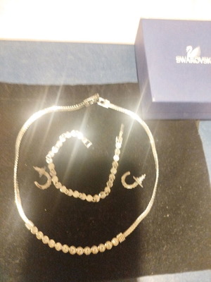 Swarovski jewelry set like new, silver