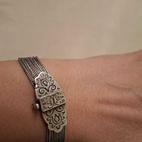 Silver 925 bracelet like new with chains and secure clasp