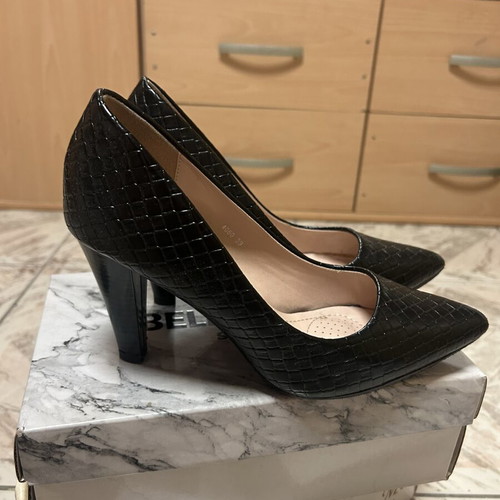 Diamantique black croco pumps like new, size 39, classic elegant