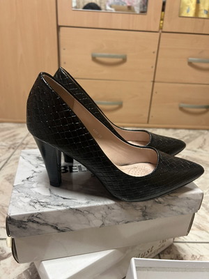 Diamantique black croco pumps like new, size 39, classic elegant