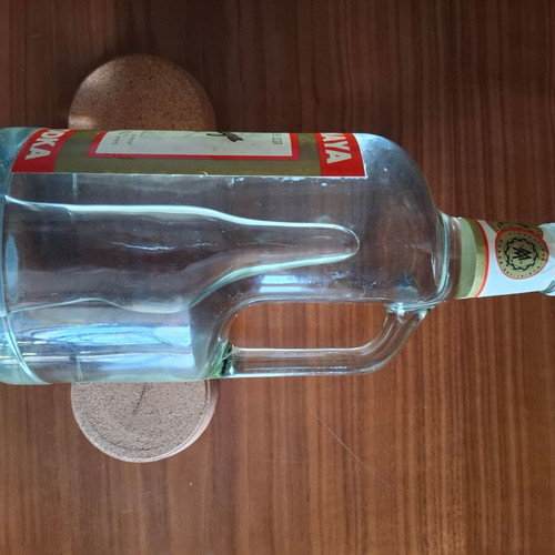 Vodka Stolichnaya 1,75 λίτρου σφραγισμένη δεκαετίας 1980 καινούργια