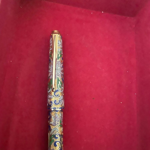 Cloisonné pen used in excellent condition