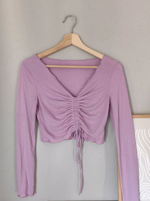 Blouse like new with adjustable drawstring length, crop style