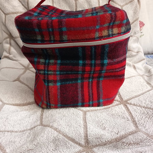 Elle bag tartan pattern, like new, red and turquoise