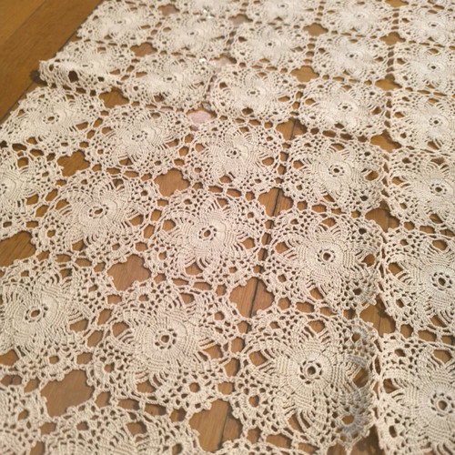 Handmade knitted set in excellent condition, 2 embroidered doilies 65x65