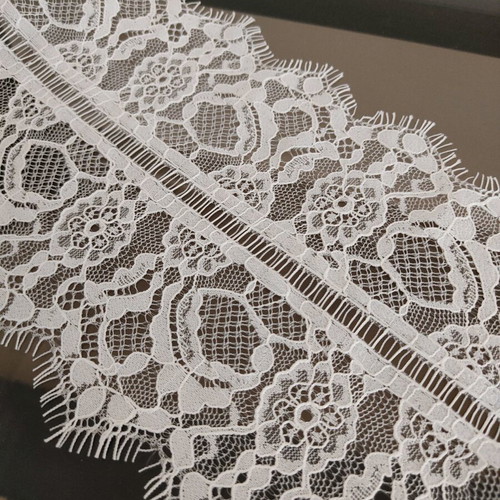 Lace fabric strip like new, 15cm width, 2.8 meters long