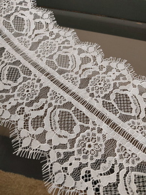 Lace fabric strip like new, 15cm width, 2.8 meters long