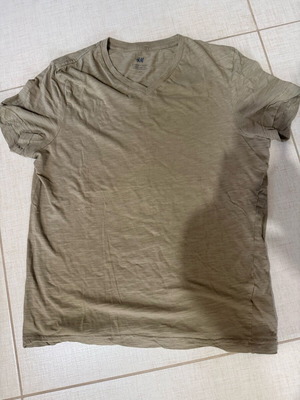 H&M Men's V-neck Shirt like new, olive