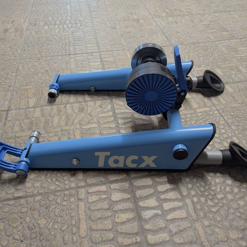Tacx Blue Twist Bike Trainer like new