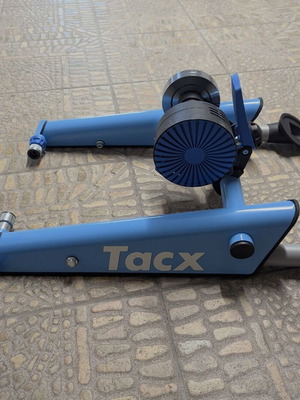Tacx Blue Twist Bike Trainer like new