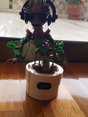 Lego Marvel Dancing Groot 76297 like new without box