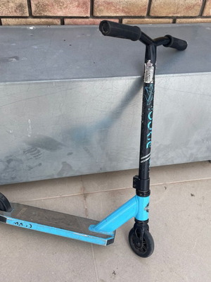 Madd Gear Carve Rookie Freestyle Scooter used, ages 4-7 with helmet gift