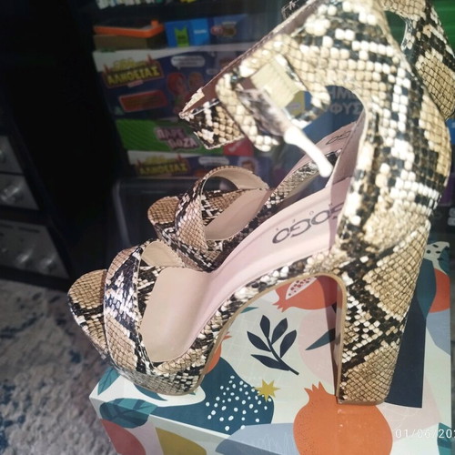 GoGo Shoes sandals with buckle and thick heel like new, size 37