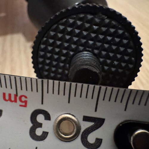 Mini plastic tripod new with tightening screw