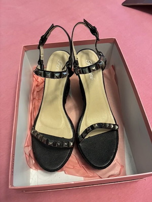 Platform sandals size 40 Fersini black like new with drucks