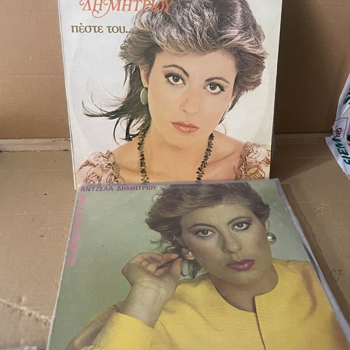 Angela Dimitriou 15 vinyl records used, laiko
