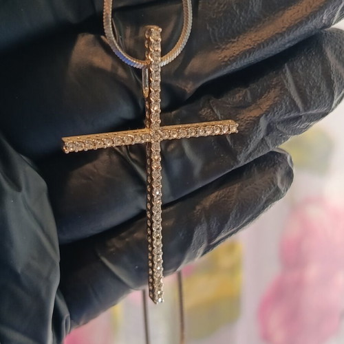 Women's cross pendant with zirconia like new