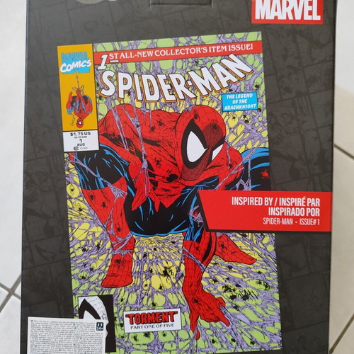 Spider-Man McFarlane Platinum Edition Marvel figure with comic book