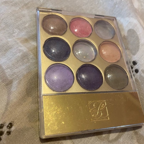 Estée Lauder Pure Color eyeshadow palette used with 7 shades