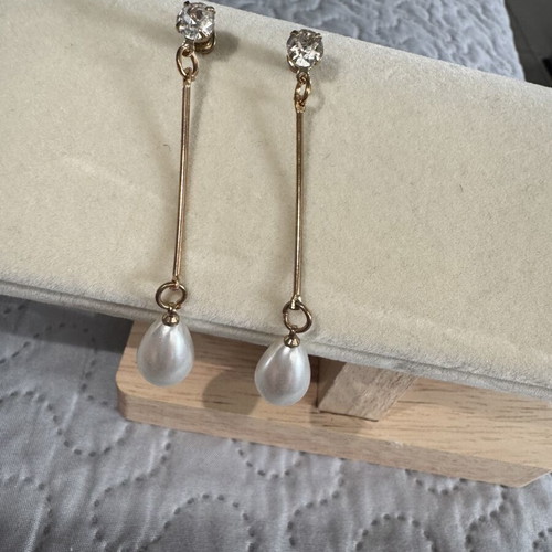 Dangling earrings with pearl drops like new, gold tone