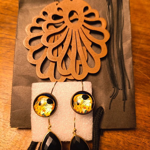 Collection of 4 pairs of earrings