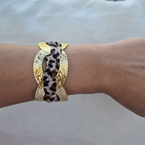 Steel hammered bracelet with leopard details new, black and gold