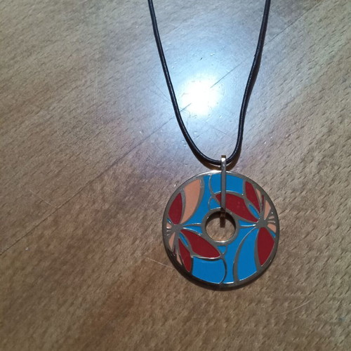 Loisir necklace jewelry made of gold stainless steel with enamel, like new