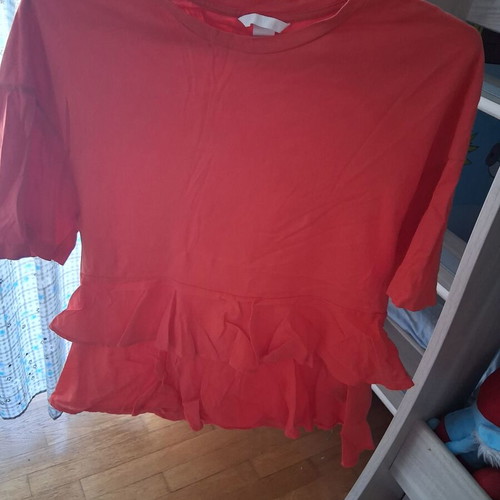 H&M oversized T-shirt used, red with ruffles