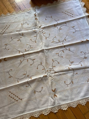 Embroidery pieces like new, pack of 3