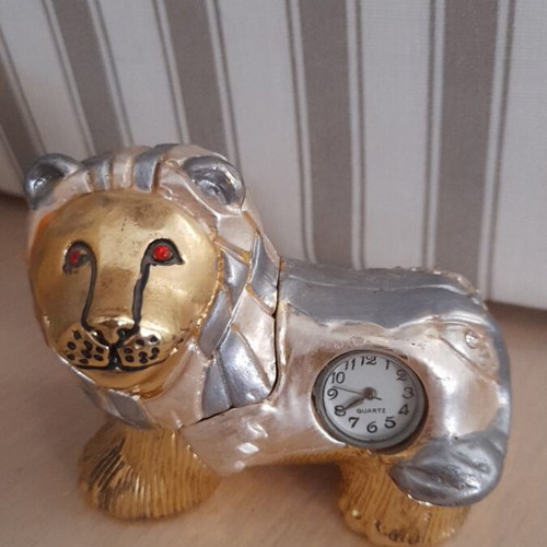 Vintage lion jewelry box clock like new, impressive