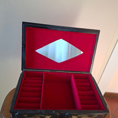 Chinese jewelry box used, decorative with dimensions 31x20x12.5 cm